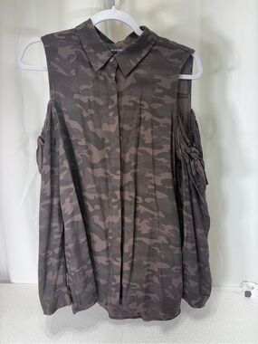 Rock & Republic Olive Camo Cold-Shoulder Button-Down Top 3525